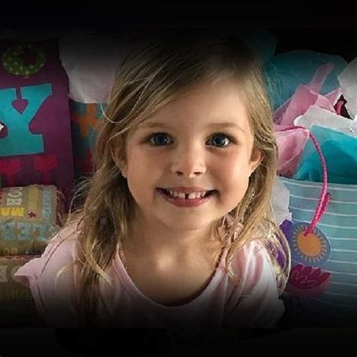 Elise Johnston (YouTube Star) - Age, Birthday, Bio, Facts, Family, Net Worth, Height & More