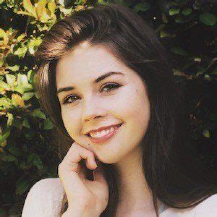 Elise Trouw (Pop Singer) - Age, Birthday, Bio, Facts, Family, Net Worth, Height & More