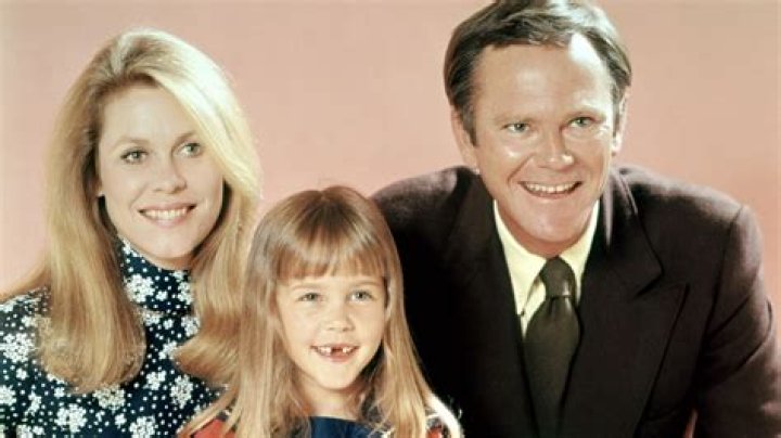 Elizabeth Montgomery (TV Actress) - Age, Birthday, Bio, Facts, Family, Net Worth, Height & More