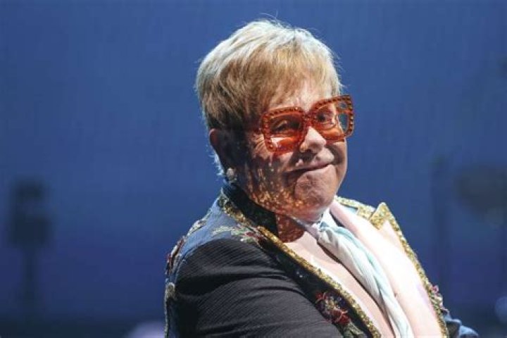 Elton John Donates $500,000 For Fighting Wildfires In Australia