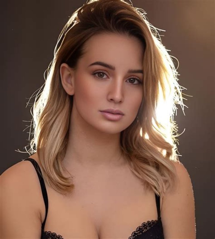 Emily Haine Wikipedia, Age, Biography, Height, Boyfriend, Instagram