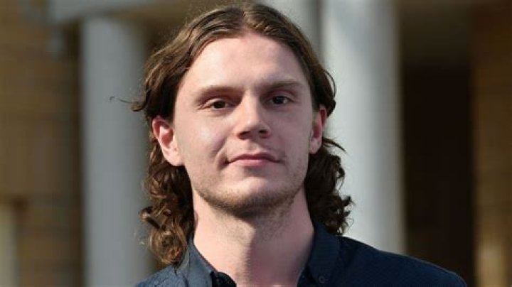 Evan Peters Is Seemingly Single Following His Split From Girlfriend Halsey in 2020