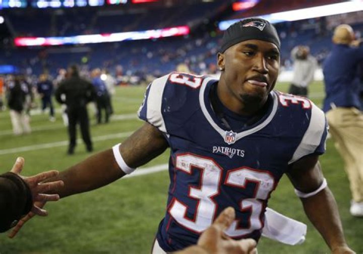 Ex-Patriots RB Dion Lewis Sounds Off On “Cheap” Pats After Titans’ Big Win