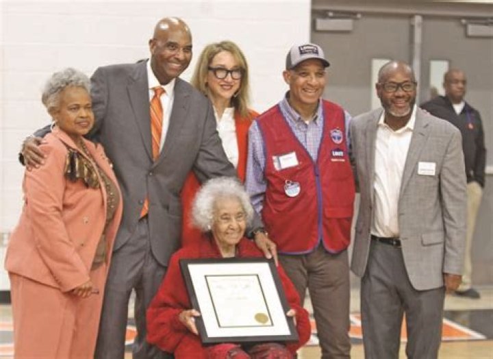 Fred Whitfield Biography, Age, Height, Wife, Net Worth, Family