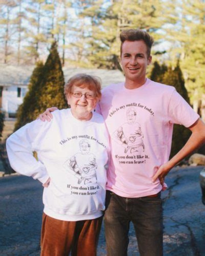 Grandma Lill Age | Wiki, Net worth, Bio, Height, Husband