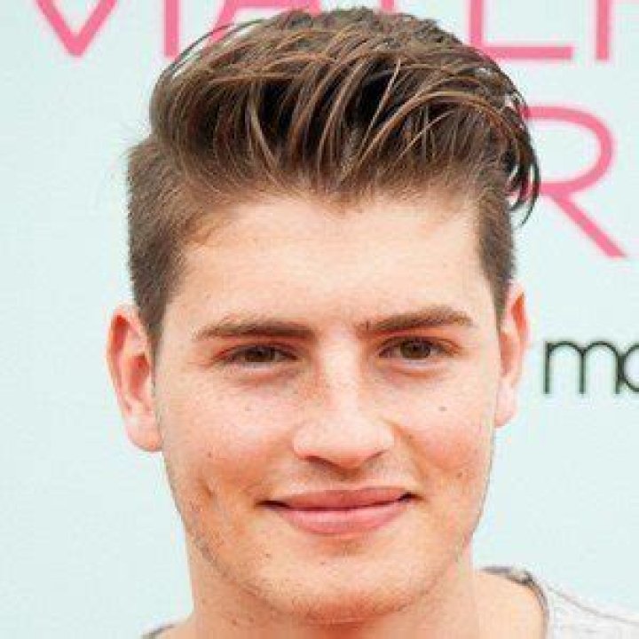 Gregg Sulkin (TV Actor) - Age, Birthday, Bio, Facts, Family, Net Worth, Height & More