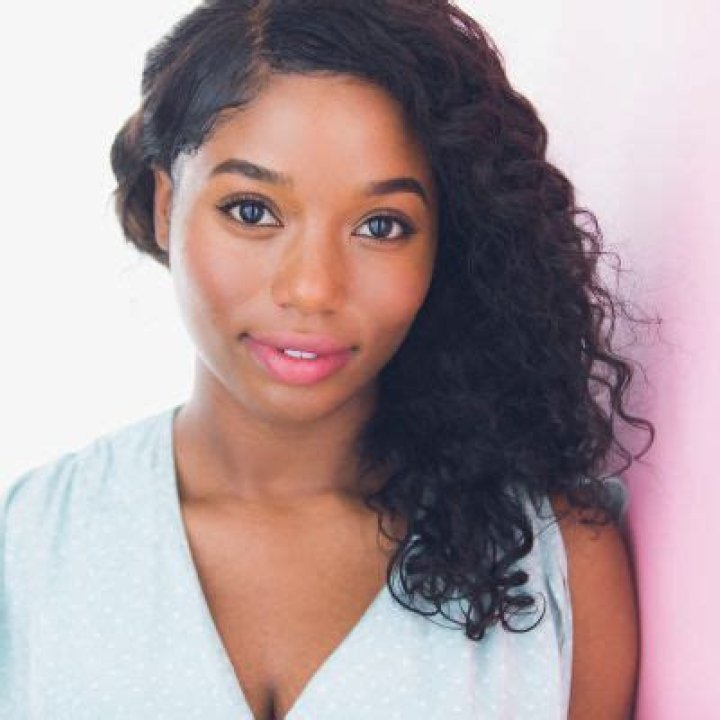 Hadar Busia Singleton- Wiki, Age, Height, Boyfriend, Net Worth