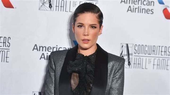Halsey Reveals She ‘Gained a Lot of Weight’ After Quitting Nicotine After 10 Years