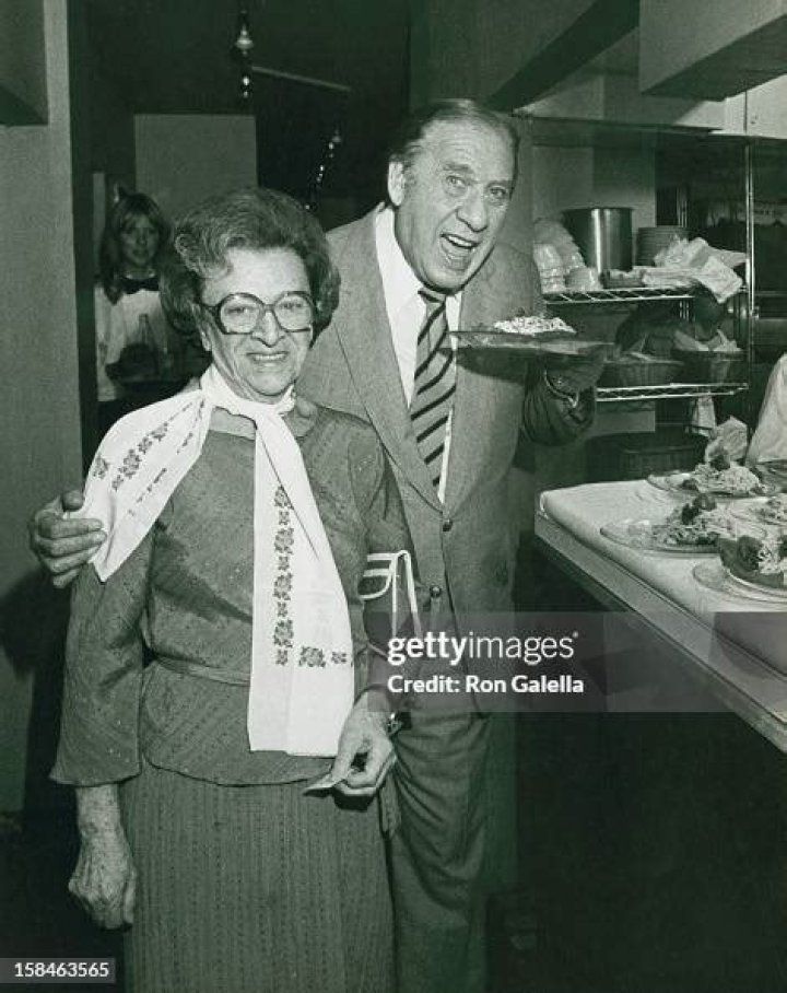 Henny Youngman Biography, Age, Height, Wife, Net Worth, Family