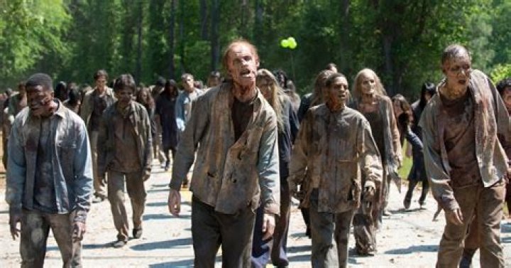 How much Did zombies get paid in The Walking Dead?