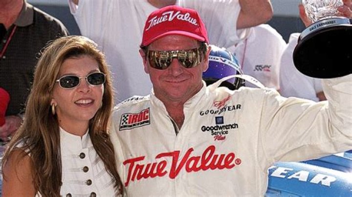 How old is Dale Earnhardt Junior’s wife Amy?