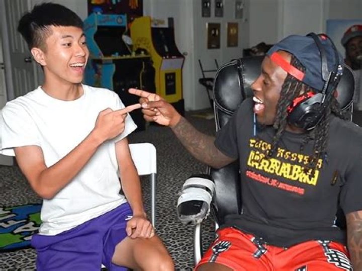 How old is Ray in Aquamarine?