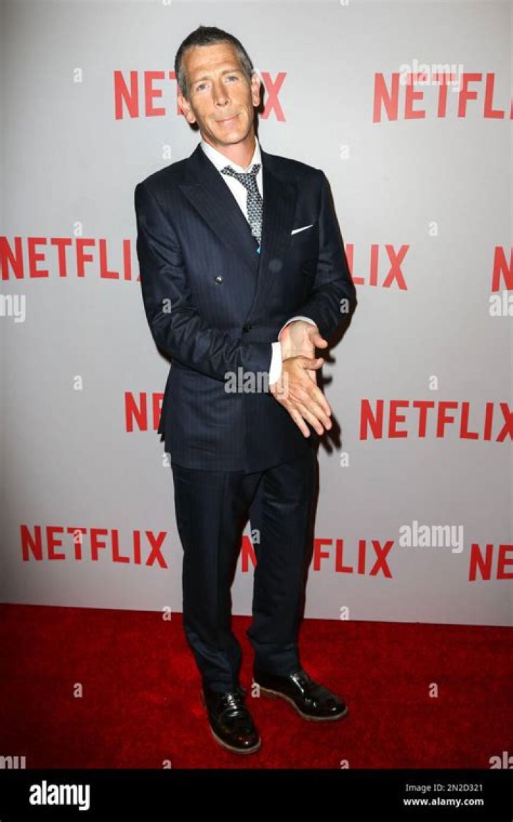 How tall is Ben Mendelsohn