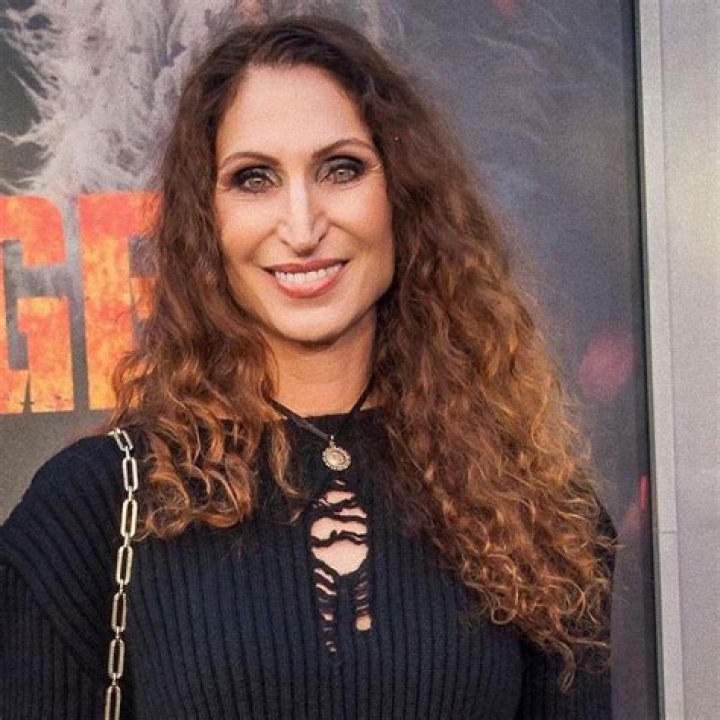 How tall is Bonnie Aarons