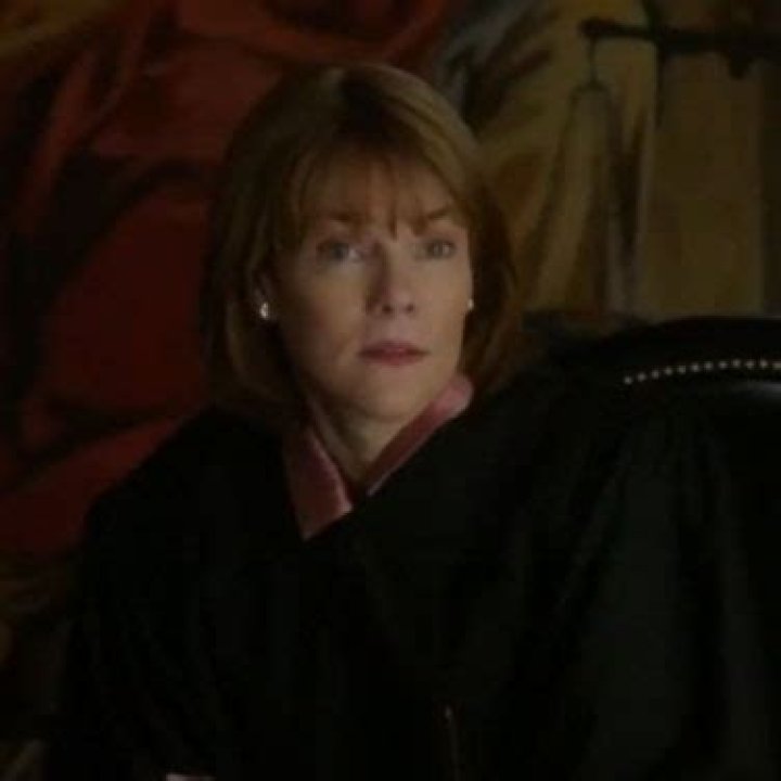 How tall is Carolyn McCormick