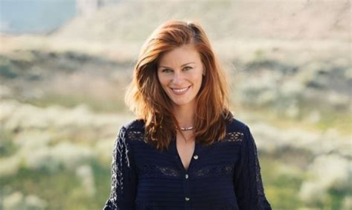 How tall is Cassidy Freeman