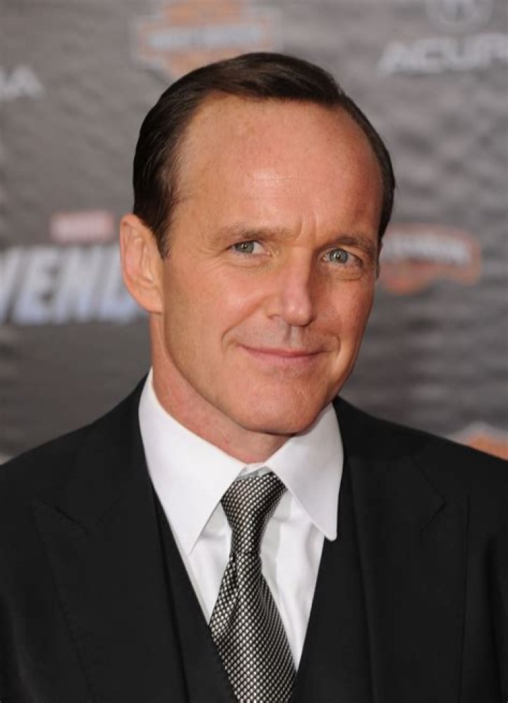 How tall is Clark Gregg