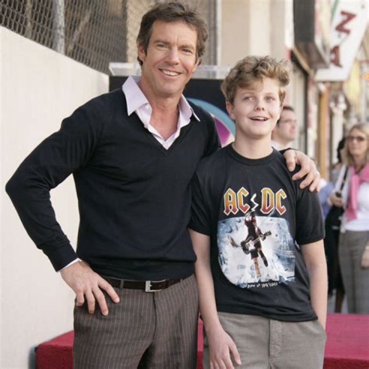 How tall is Dennis Quaid