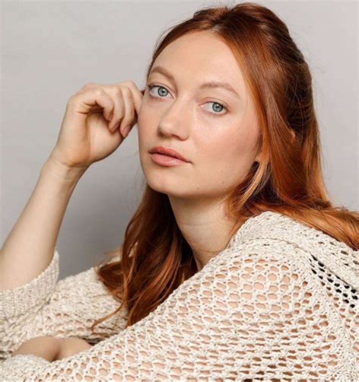 How tall is Jacqueline Emerson