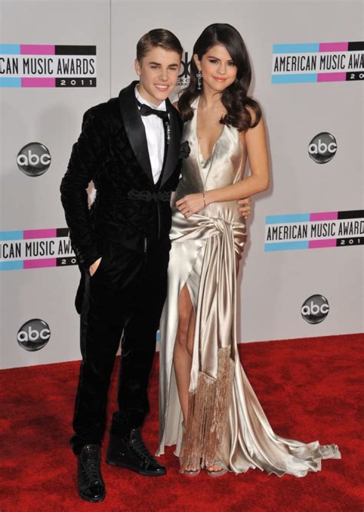 How tall is Justin Bieber