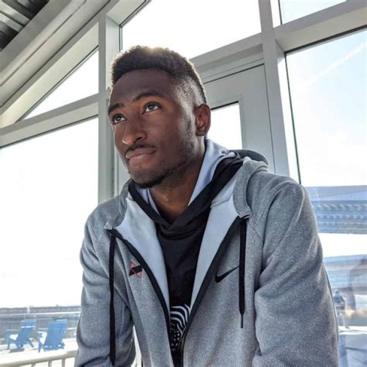 How tall is Marques Brownlee