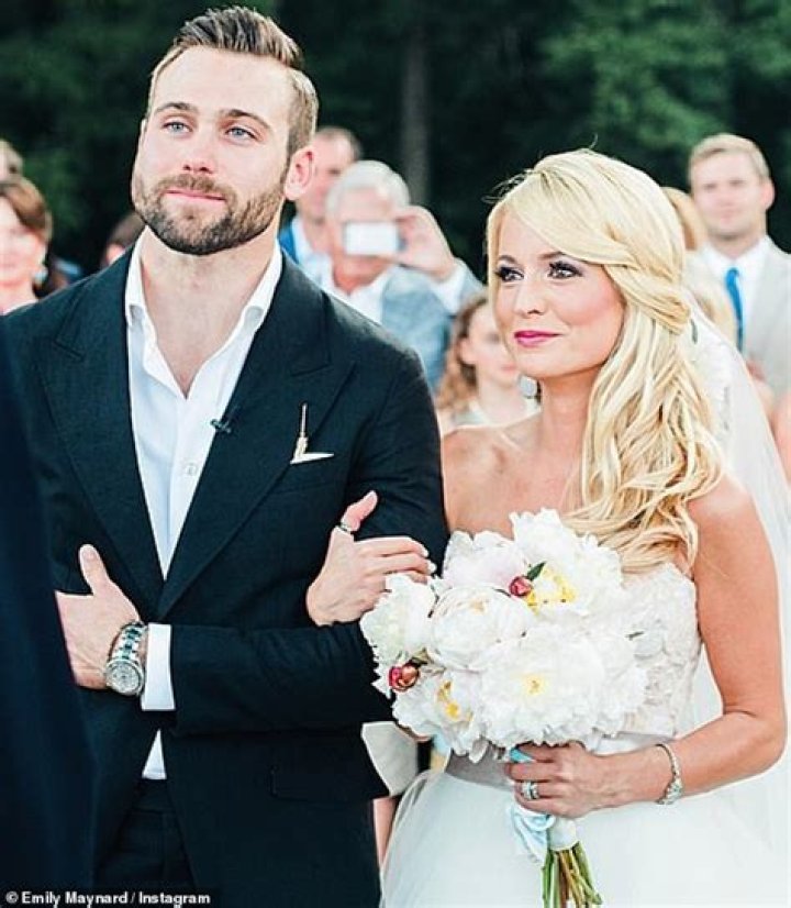 "I Do!"‘Bachelorette’ Alum Emily Maynard Gets Married in Surprise Wedding!