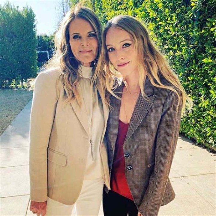 India Oxenberg Biography, Age, Height, Husband, Net Worth, Family