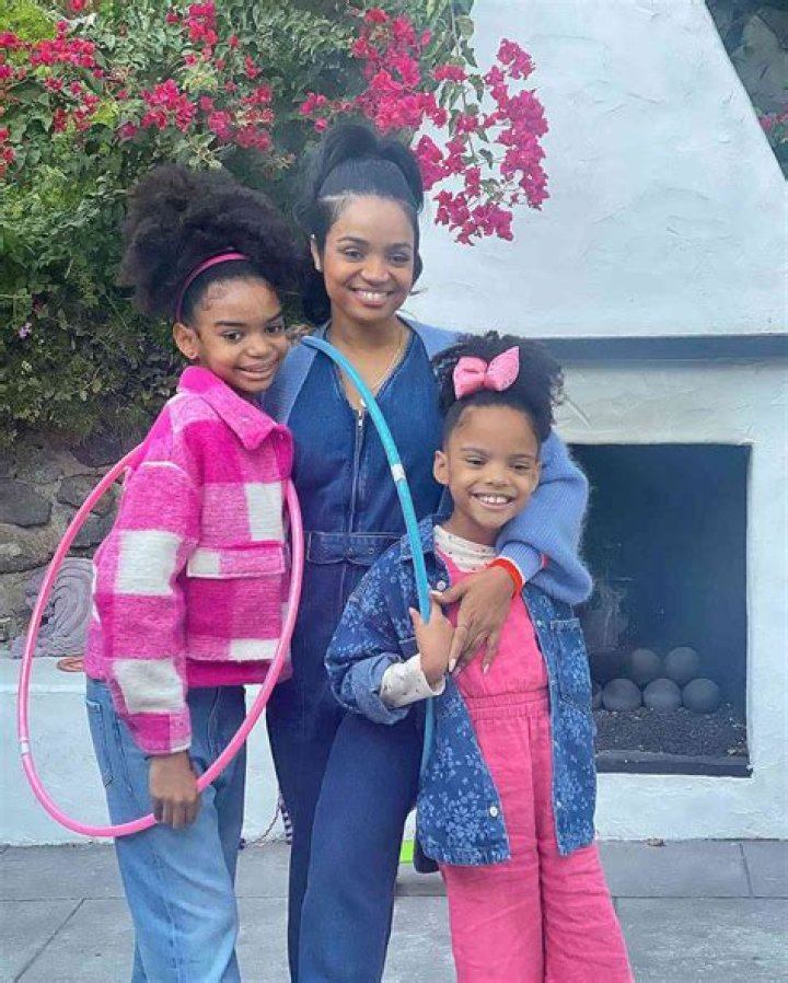Is Kyla Pratt a twin?