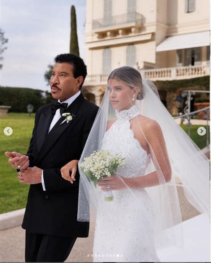 Is Lionel Richie married in 2020? – Celebrity.fm – #1 Official Stars, Business & People Network, Wiki, Success story, Biography & Quotes