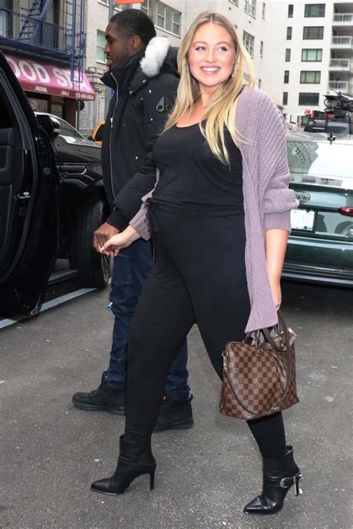 Iskra Lawrence Shows Off Her Butt in New Workout Selfie – Plus See More of Her Most Bootylicious Pics