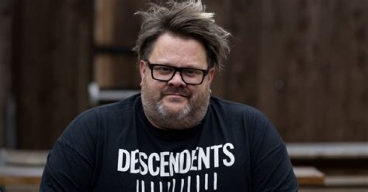Jaret Reddick (Rock Singer) - Age, Birthday, Bio, Facts, Family, Net Worth, Height & More