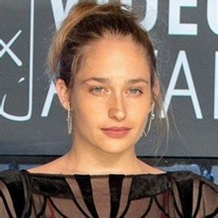 Jemima Kirke (TV Actress) - Age, Birthday, Bio, Facts, Family, Net Worth, Height & More