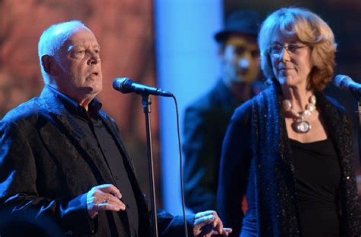 Jennifer Warnes (Country Singer) - Age, Birthday, Bio, Facts, Family, Net Worth, Height & More