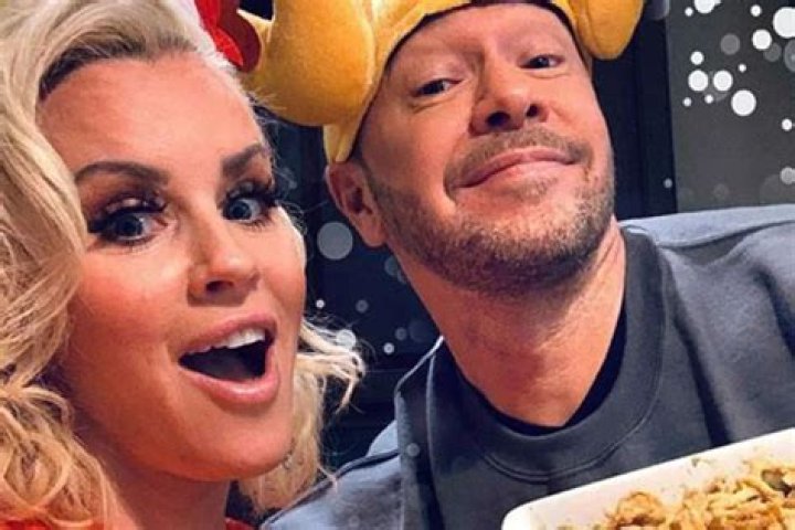 Jenny McCarthy Reveals The Greatest Christmas Gift She’s Ever Received From Husband Donnie Wahlberg – It Left Her In Tears!