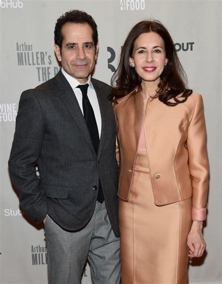 Jessica Hecht (Stage Actress) - Age, Birthday, Bio, Facts, Family, Net Worth, Height & More