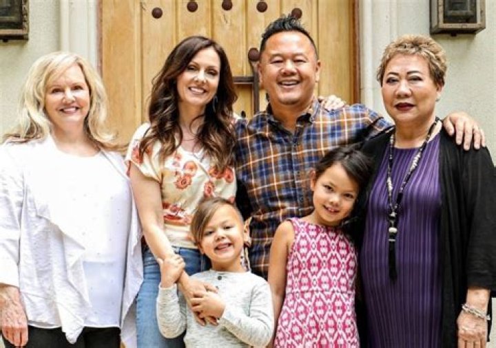 
Jet Tila And Wife Allison Tila Makes A Perfect Family Of Four 