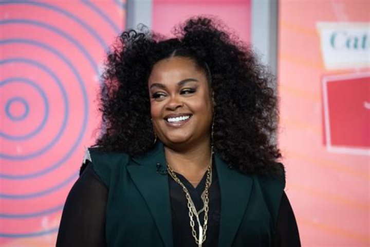 Jill Scott (R&B Singer) - Age, Birthday, Bio, Facts, Family, Net Worth, Height & More