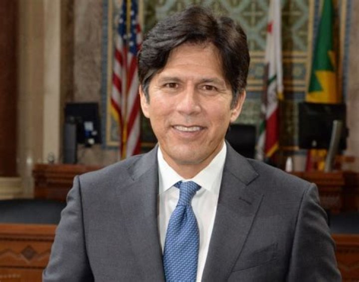 José Huizar (Politician) - Age, Birthday, Bio, Facts, Family, Net Worth, Height & More