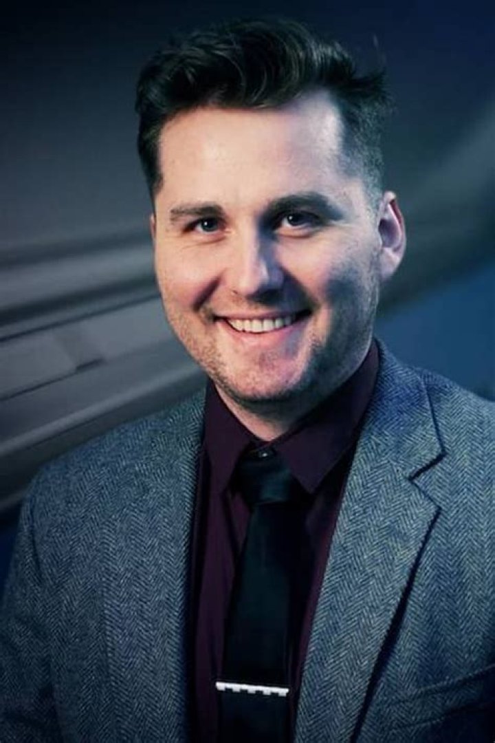 Josh Fields Age, Wiki, Biography, Wife, Children, Salary, Net Worth, Parents