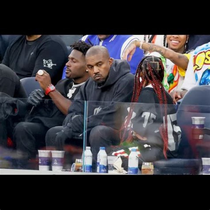 Kanye West Brings Out North West On Stage In Chicago