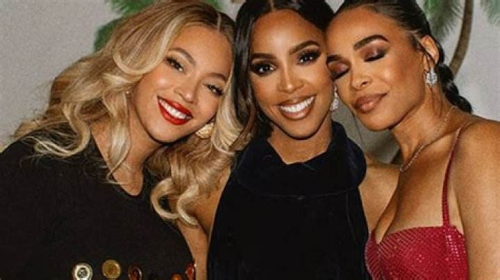 Kelly Rowland Talks Destiny’s Child Reunion And Is Praised By Tamar Braxton And Khloe Kardashian For These Photos