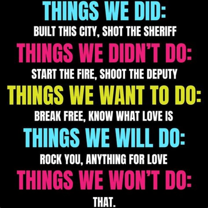 Kendall Jenner Makes Fun of Her ‘Alien Hand’ in New Naked Bathtub Selfies, and TBH We Didn’t Even Notice