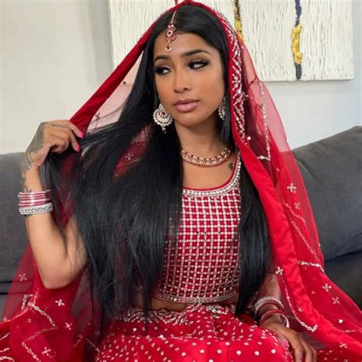 Khani Le’s Ethnicity: Find the Longest Third Date Star on LinkedIn!