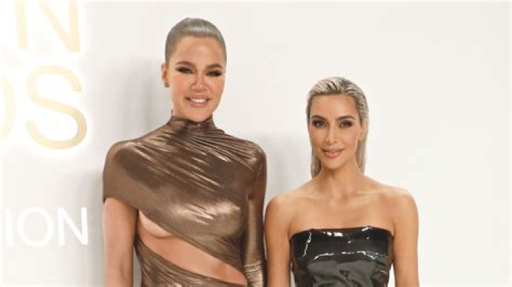 Khloe and Kim Kardashian Slam ‘Ridiculous’ Photoshop Rumors in Latest ‘Kardashians’ Episode