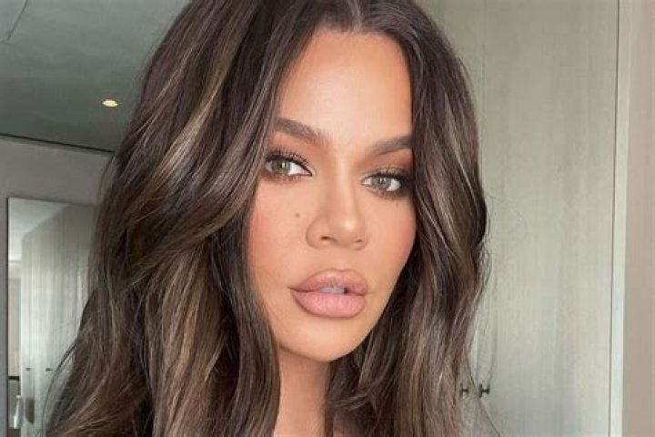 Khloe Kardashian Looks Unrecognizable in New Photo, Debuts Bronde Makeover