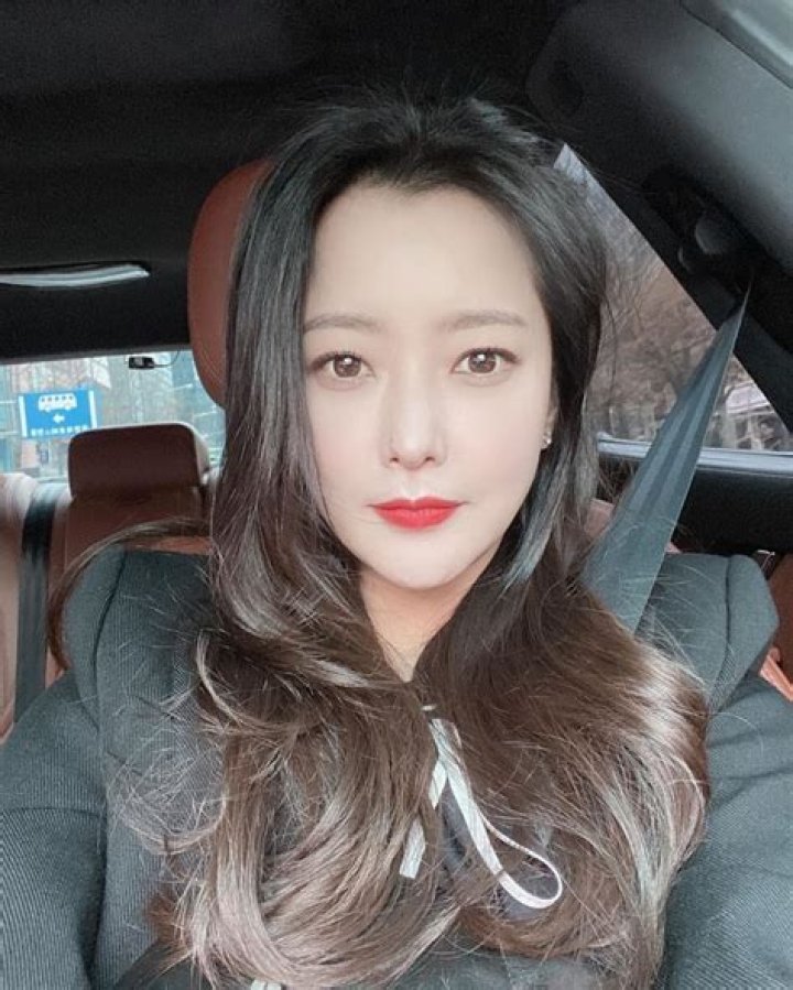 Kim Hee-sun Biography, Age, Height, Husband, Net Worth, Family