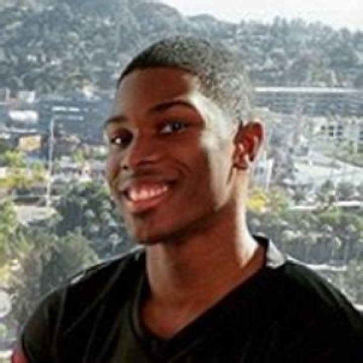 La’Darius Marshall (Cheerleader) - Age, Birthday, Bio, Facts, Family, Net Worth, Height & More