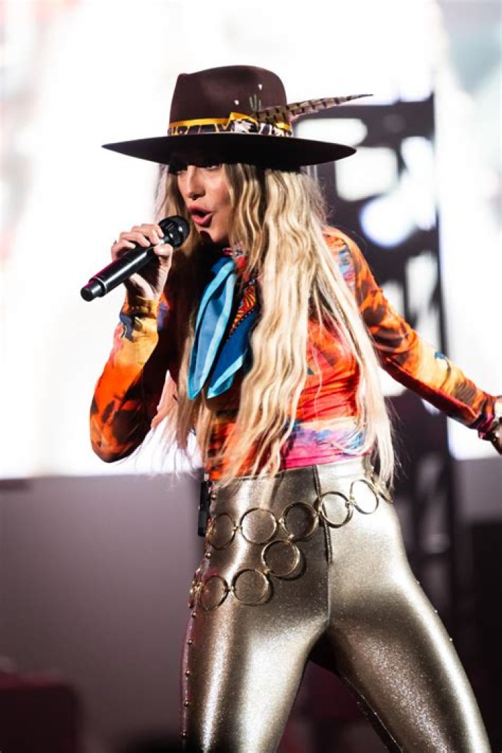 Lainey Wilson Has Talked About Her Weight and Health! See Her Quotes on Food, Working Out and More