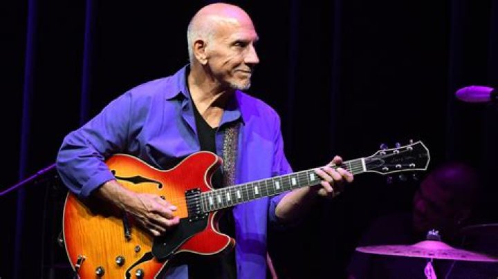Larry Carlton (Guitarist) - Age, Birthday, Bio, Facts, Family, Net Worth, Height & More