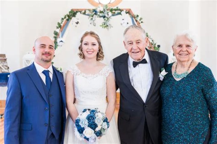 Laura Ling Net Worth, Salary, Husband Iain Clayton, Age, Wiki-Bio 2022